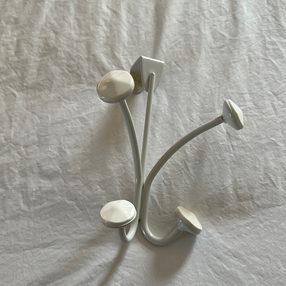 White over door hook - Picture 1 of 1